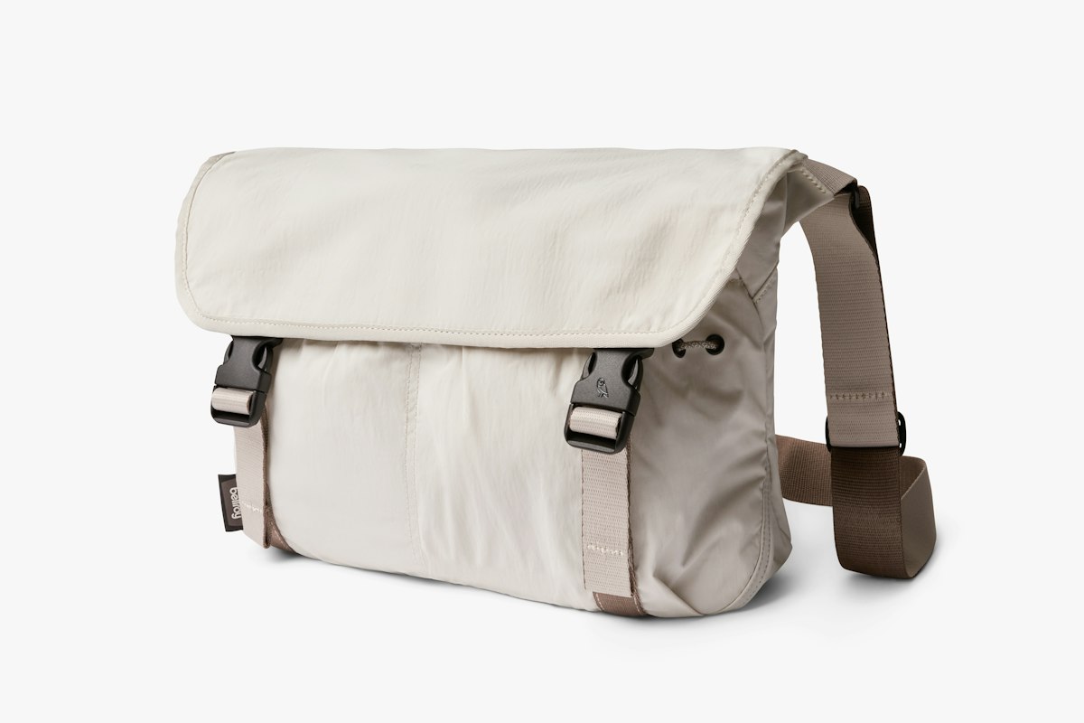 Bellroy Cinch Messenger Bag — manufacturer gallery
