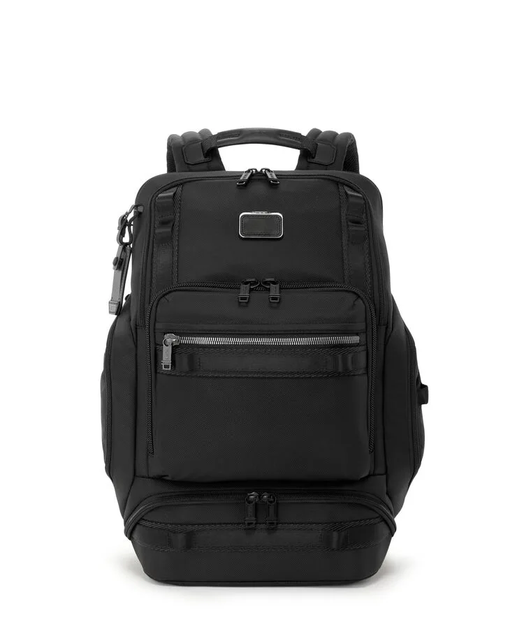 TUMI 「レネゲード」バックパック — manufacturer gallery